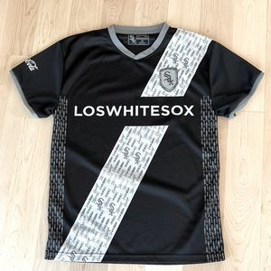 Adult Men’s White Sox shirt, Size Medium